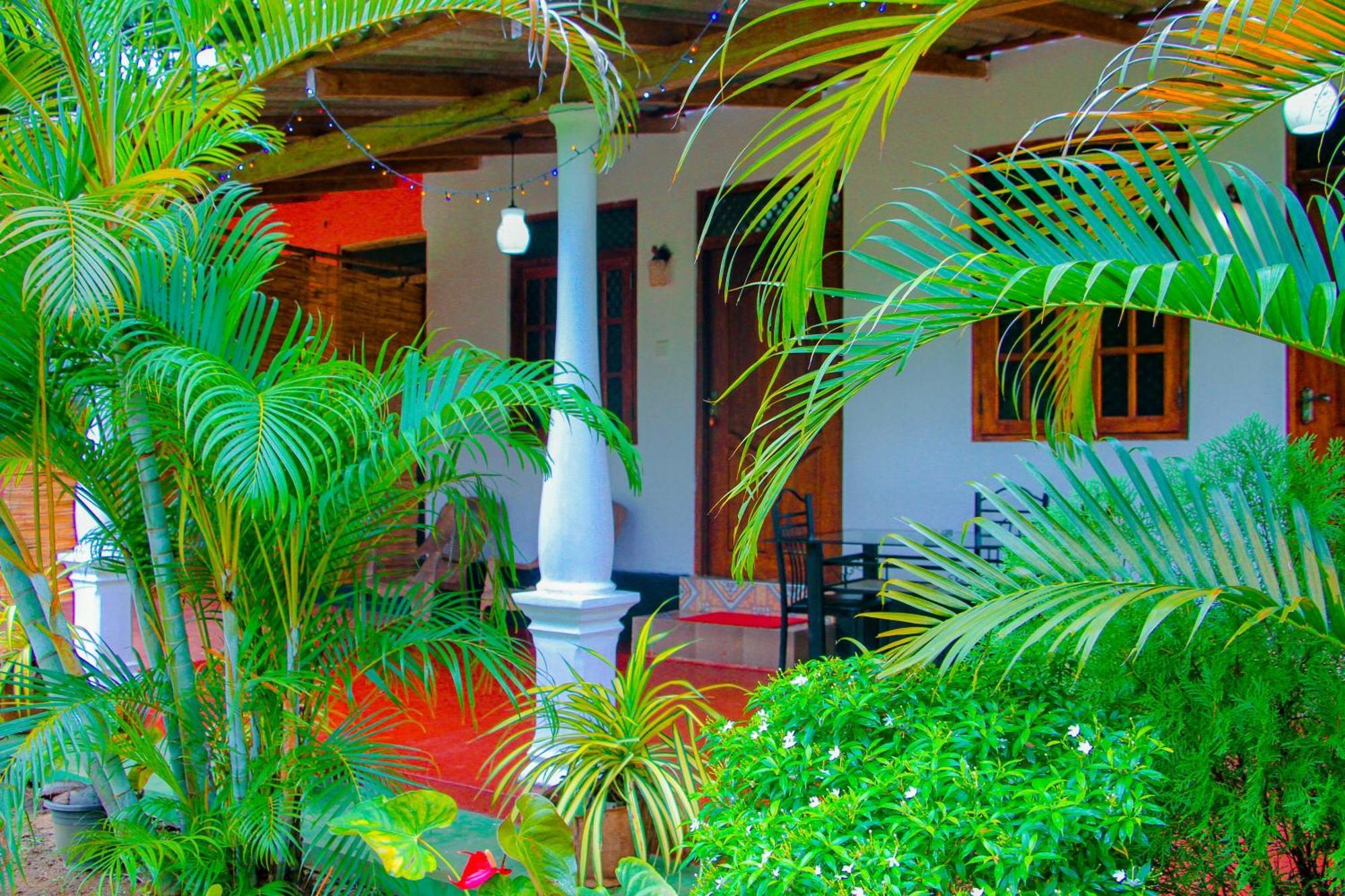 Chanaka Holiday Inn Sigiriya Buitenkant foto