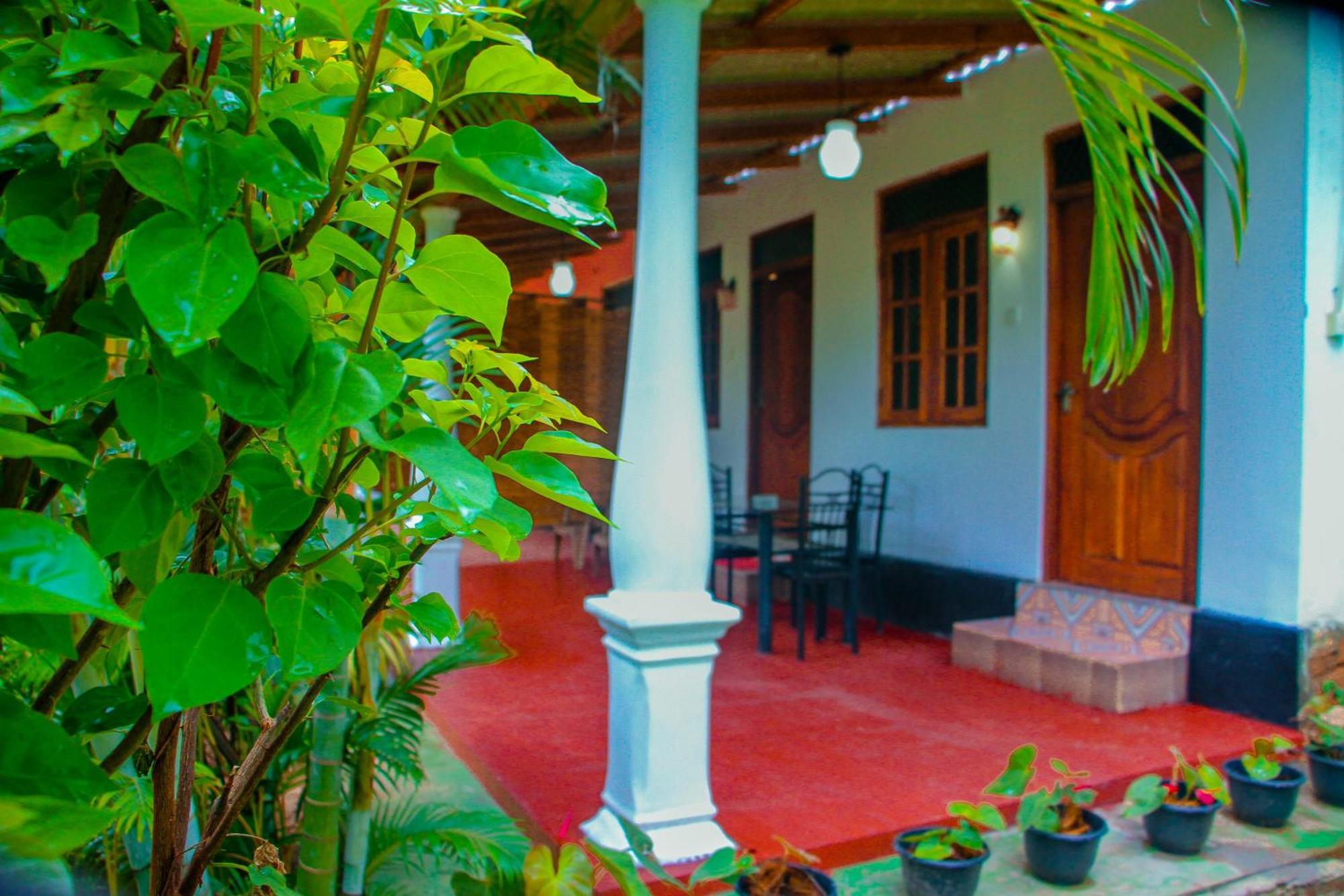 Chanaka Holiday Inn Sigiriya Buitenkant foto