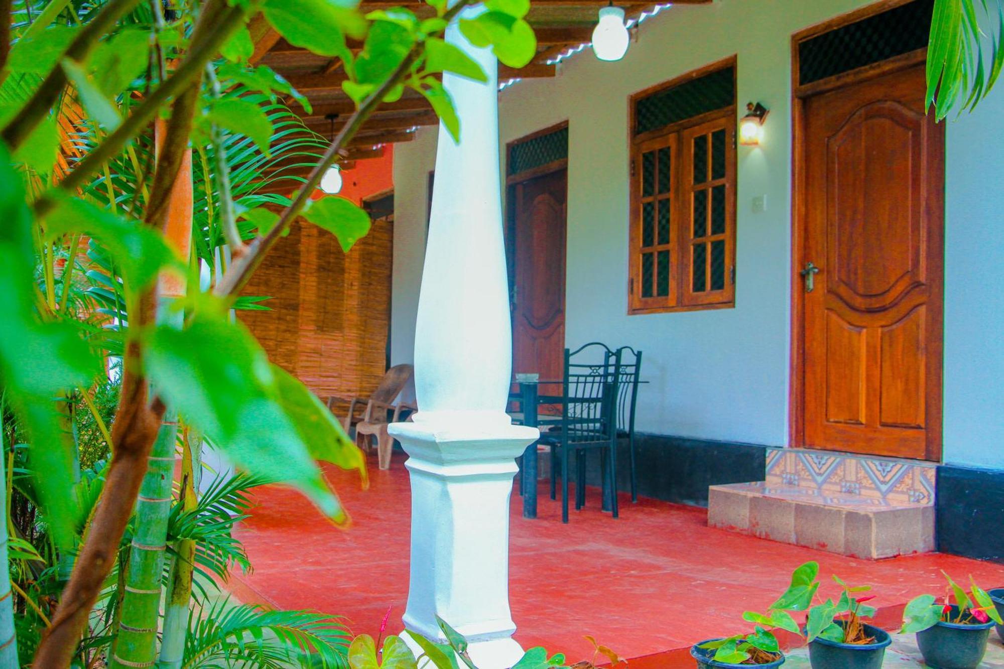 Chanaka Holiday Inn Sigiriya Buitenkant foto