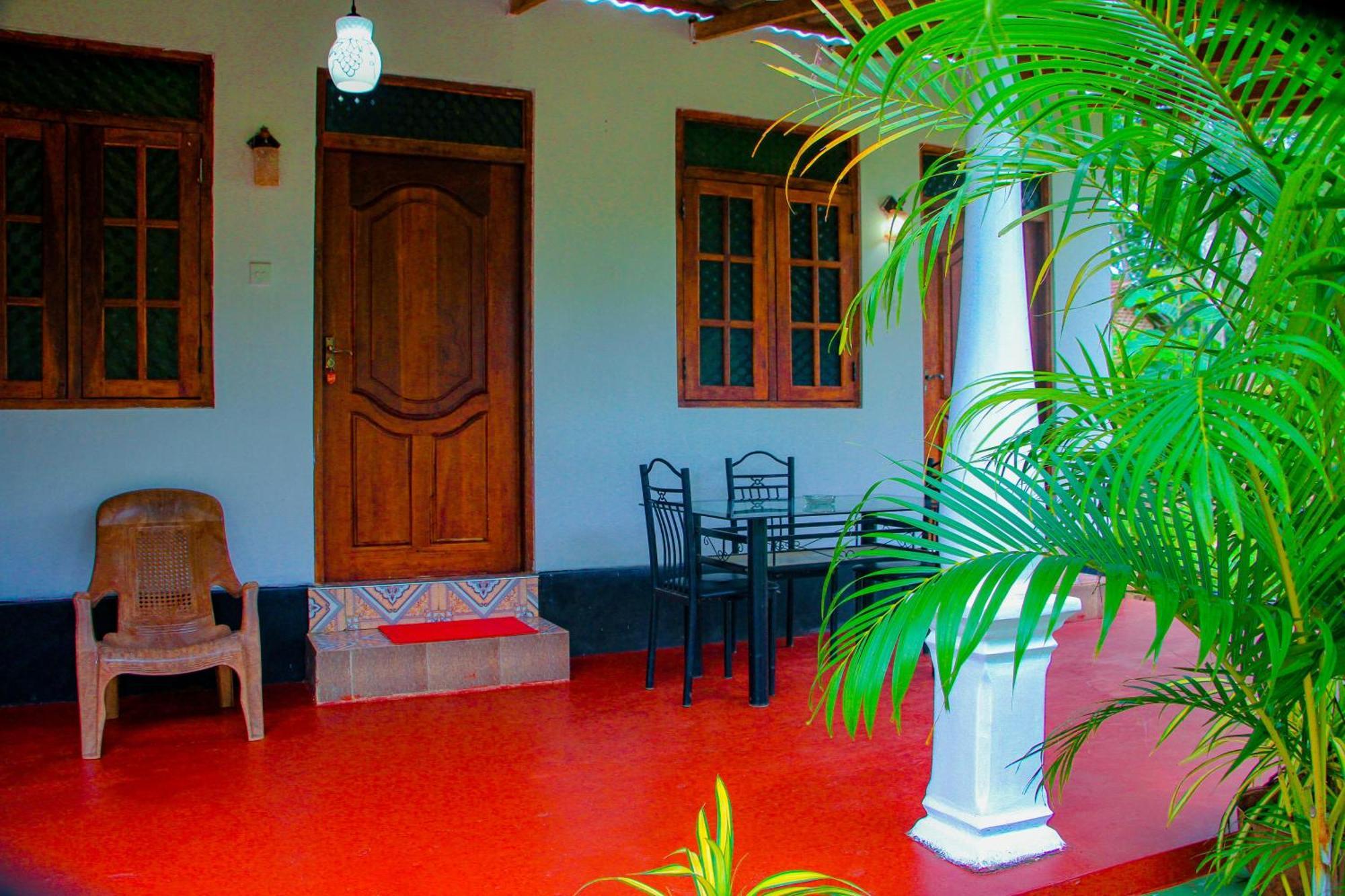 Chanaka Holiday Inn Sigiriya Buitenkant foto