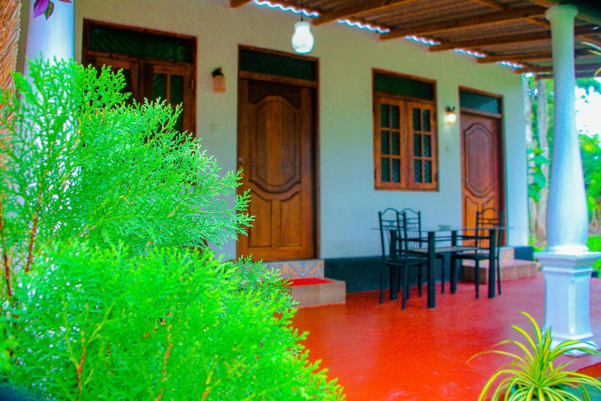 Chanaka Holiday Inn Sigiriya Buitenkant foto