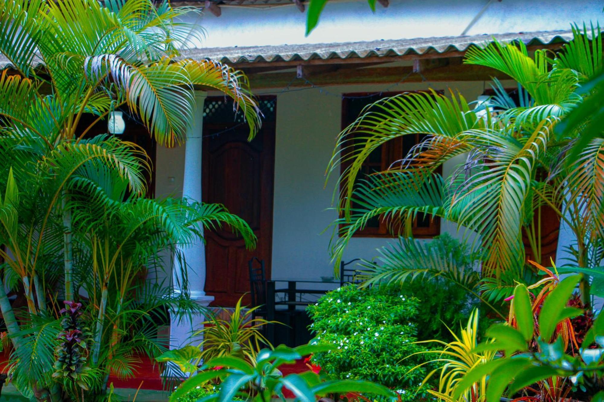 Chanaka Holiday Inn Sigiriya Buitenkant foto