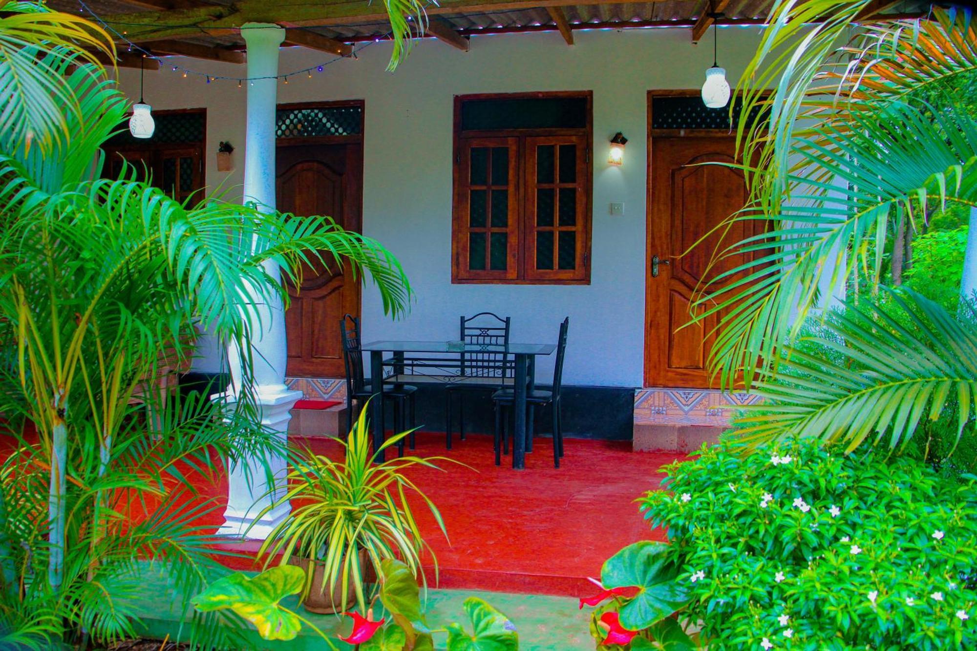 Chanaka Holiday Inn Sigiriya Buitenkant foto