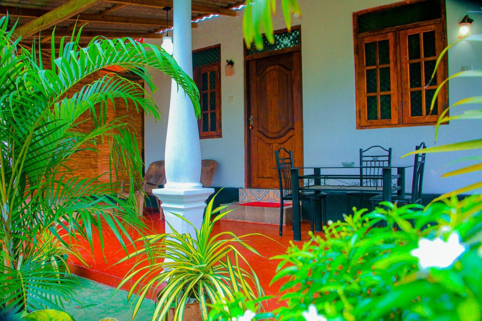 Chanaka Holiday Inn Sigiriya Buitenkant foto